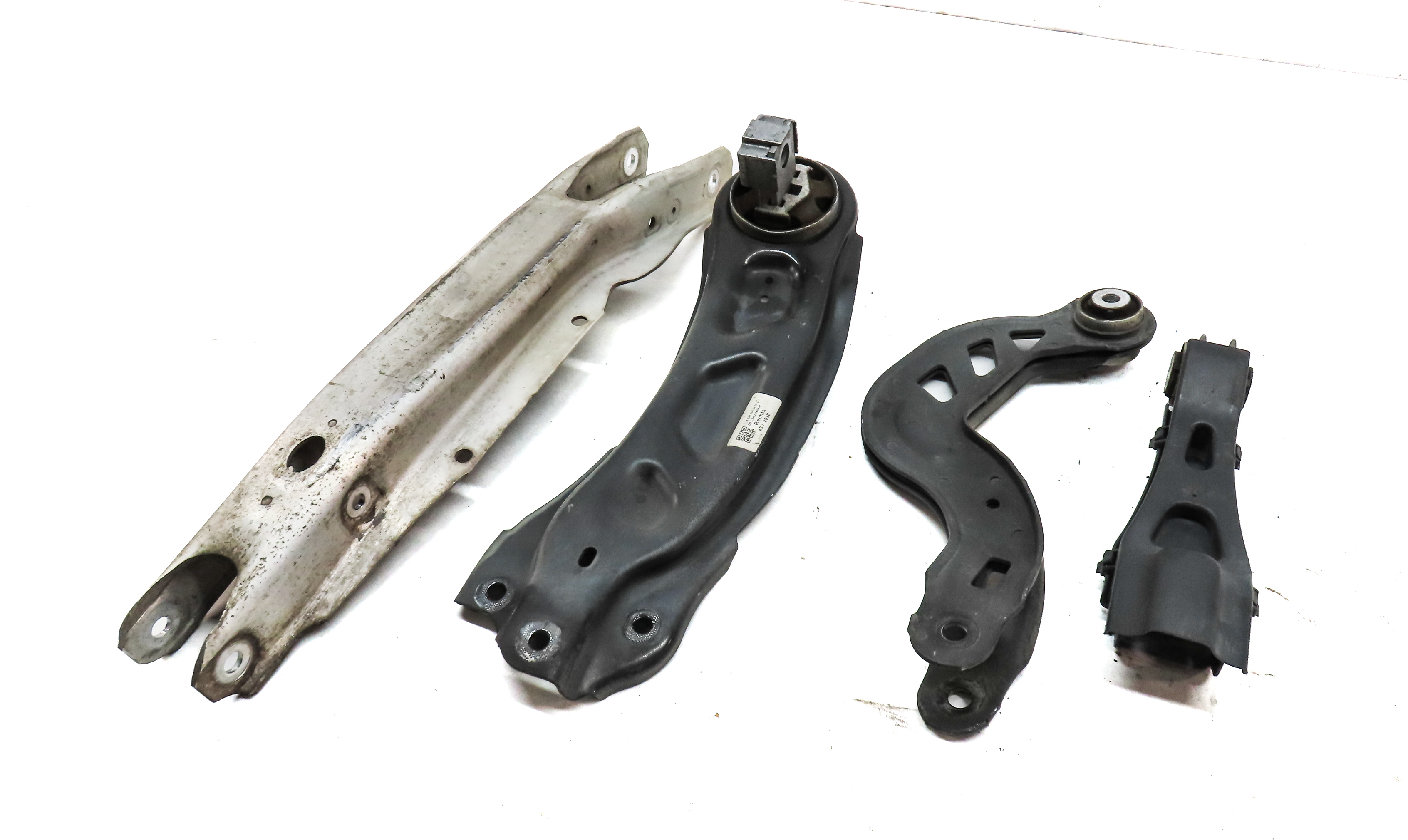 13-20 MERCEDES B CLA GLA (W246 C117 X156) REAR RIGHT LOWER CONTROL ARM SET 5 — exact item pictured